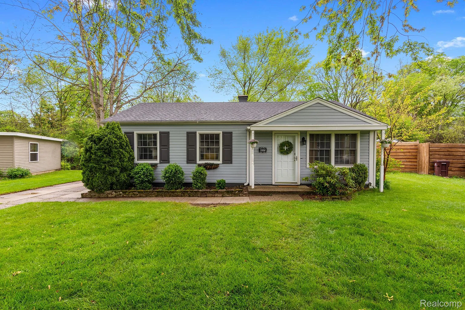3550 Oakwood St photo 1