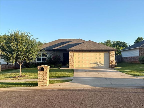3rd image of 906 Riverrun Dr