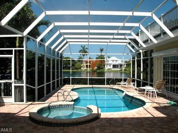 590 E Lake Dr, Naples, FL 34102