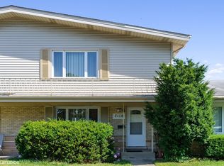 7118 W Carol Ct, Niles, IL 60714