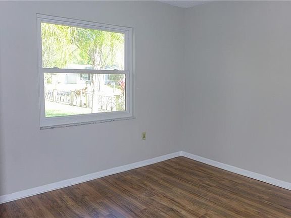 3rd image of 1215 Spinnaker Dr