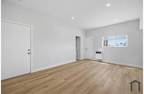 Building Photo - 3807 3/4 Montclair St