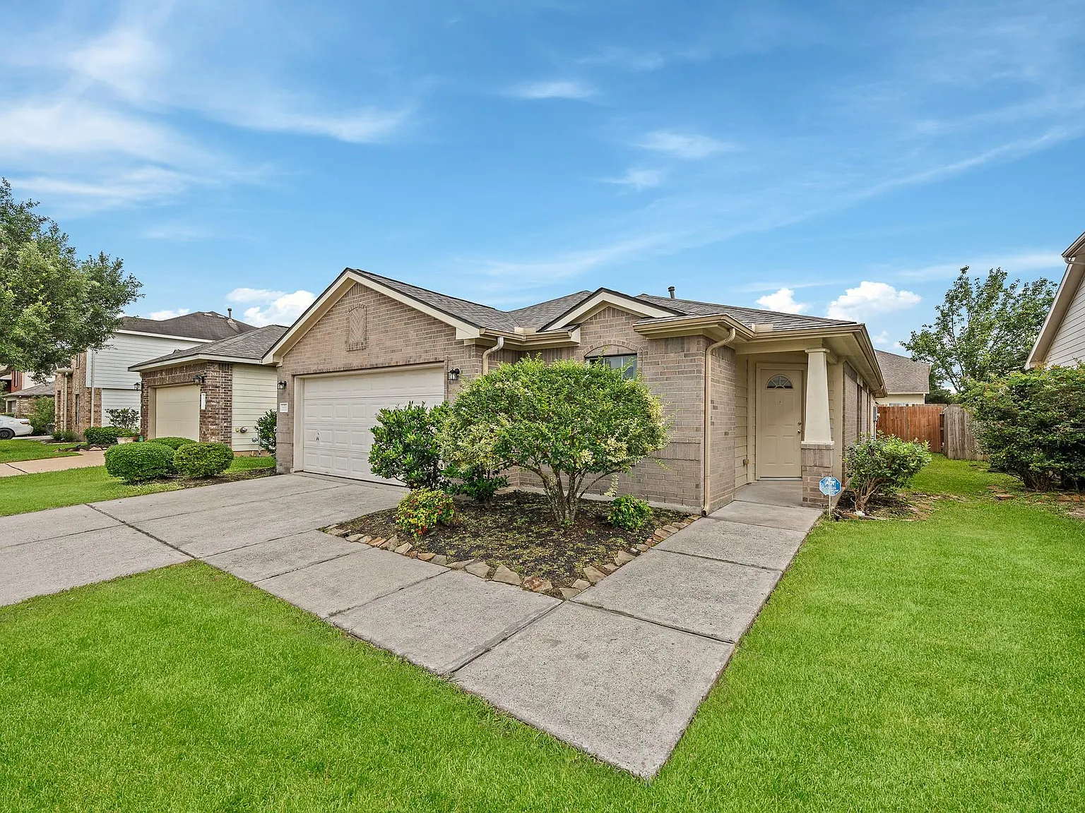 4 bed, 2.0 bath, 1990 sqft, $2,550 — Photo 3