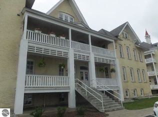 810 Cottageview Dr, Traverse City, MI 49684