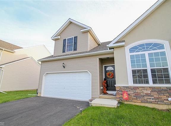 2nd image of 925 Graystone Cir