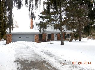 31166 Sunset Dr, Franklin, MI 48025
