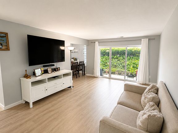 4th image of 8 Shrewsbury Green Dr #1-A