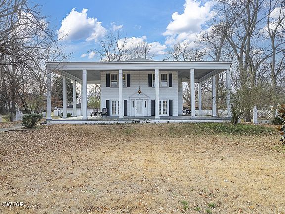 2nd image of 221 Poplar St