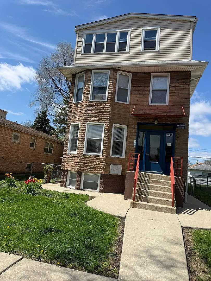 Building Photo - 2542 N Newcastle
