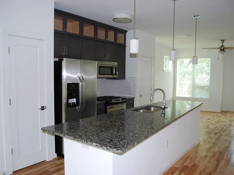 1109 Porter St — Photo 9