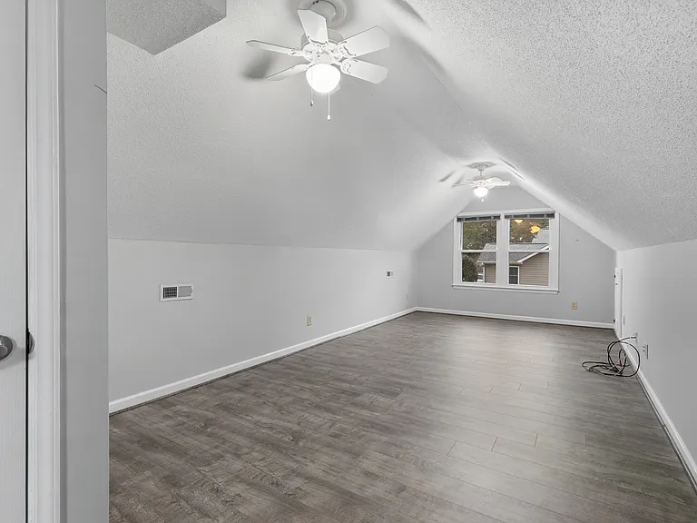 502 Westfield Ln — Photo 28
