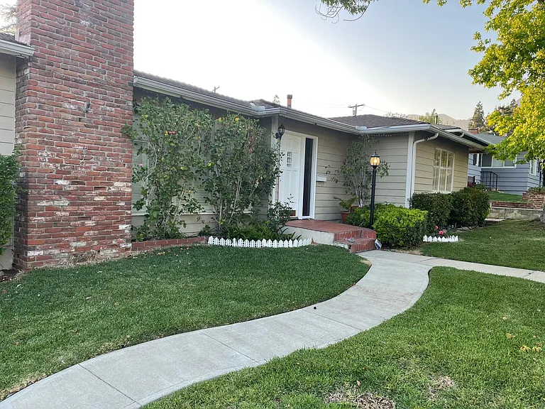 1085 Riviera Dr — Photo 22