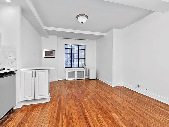 2nd image of 25 Tudor City Pl APT 806