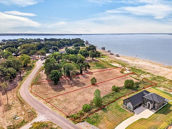 4th image of 766 Sunset Ct