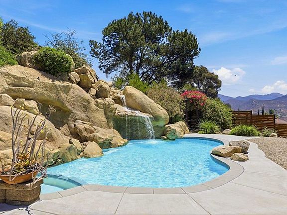 3rd image of 2538 Dehesa Rd
