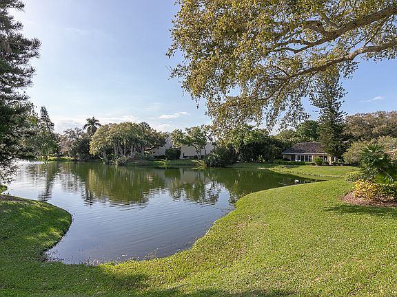 3rd image of 461 Silver Moss Dr