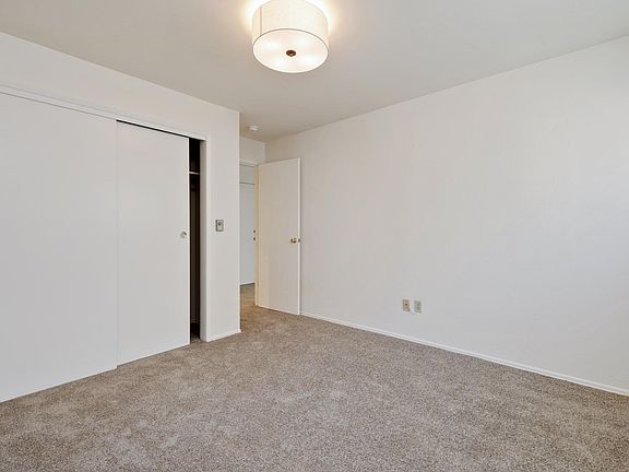 5th image of 8620 Roosevelt Way NE #208