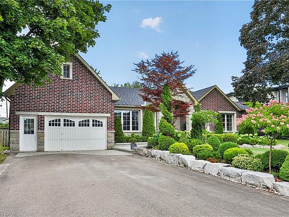 3rd image of 273 Savoy Cres