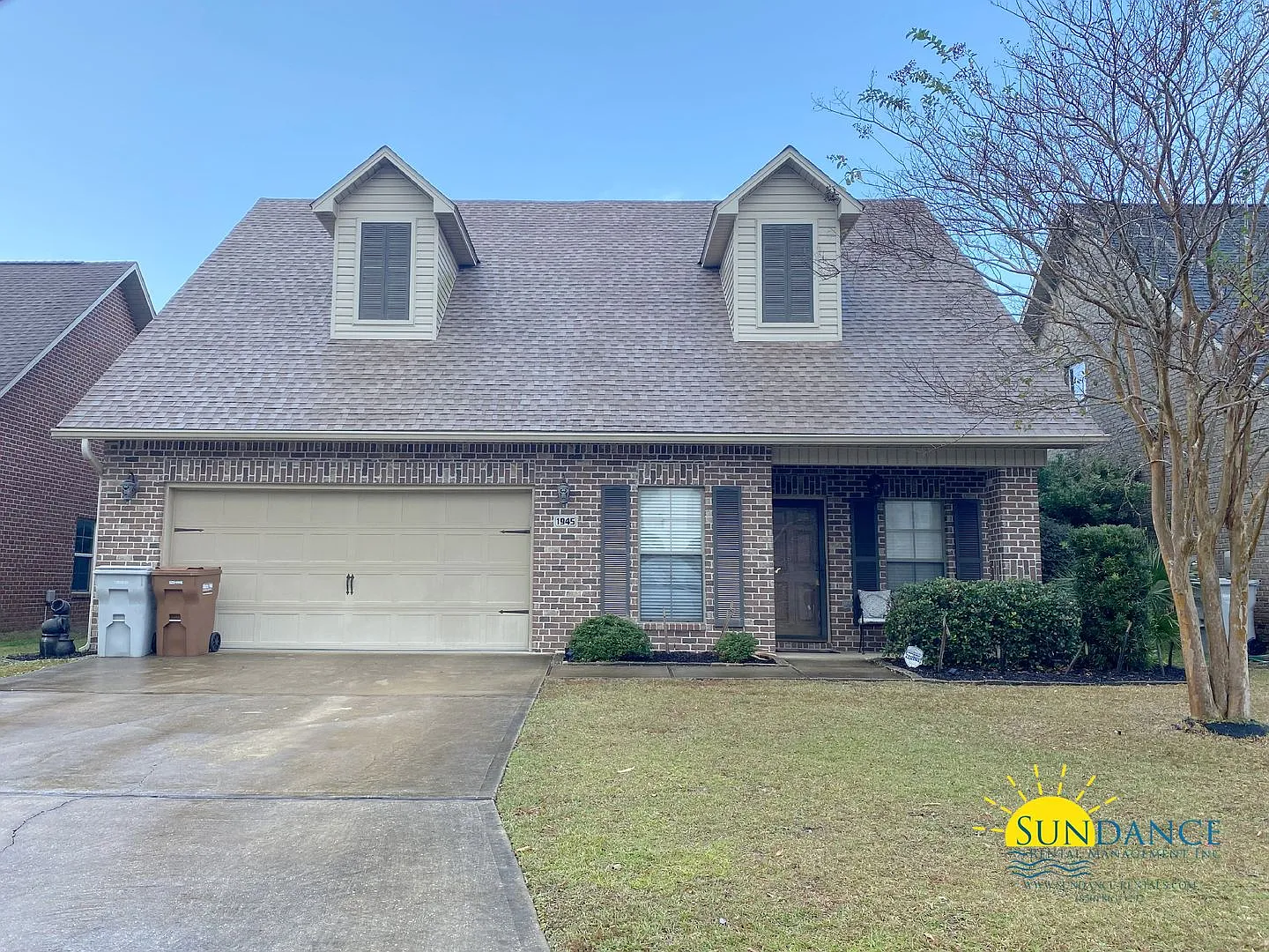Charming 4 Bedroom Home in Navarre! — Photo 1