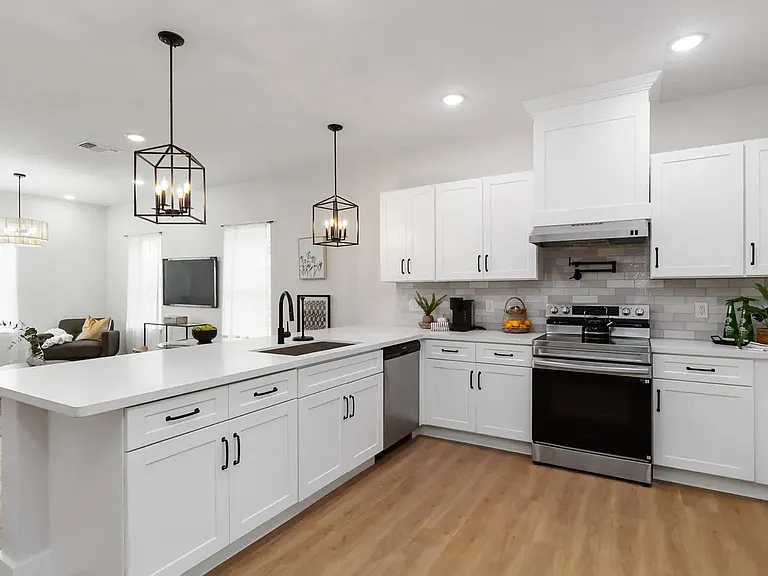 237 Carle Ave — Photo 9