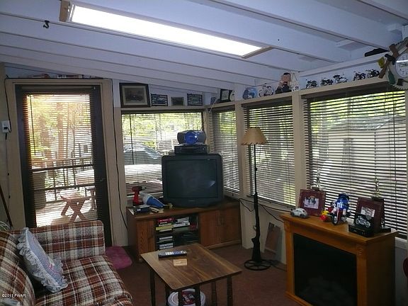 2nd image of 4727 Crow Ln