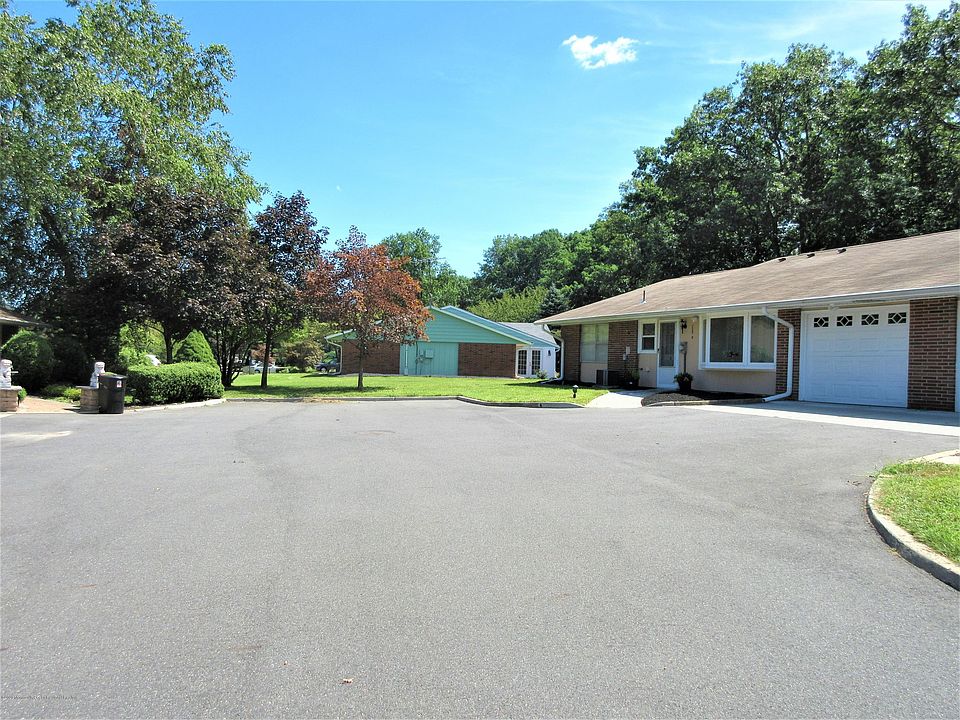 1st image of 209B Huntington Dr