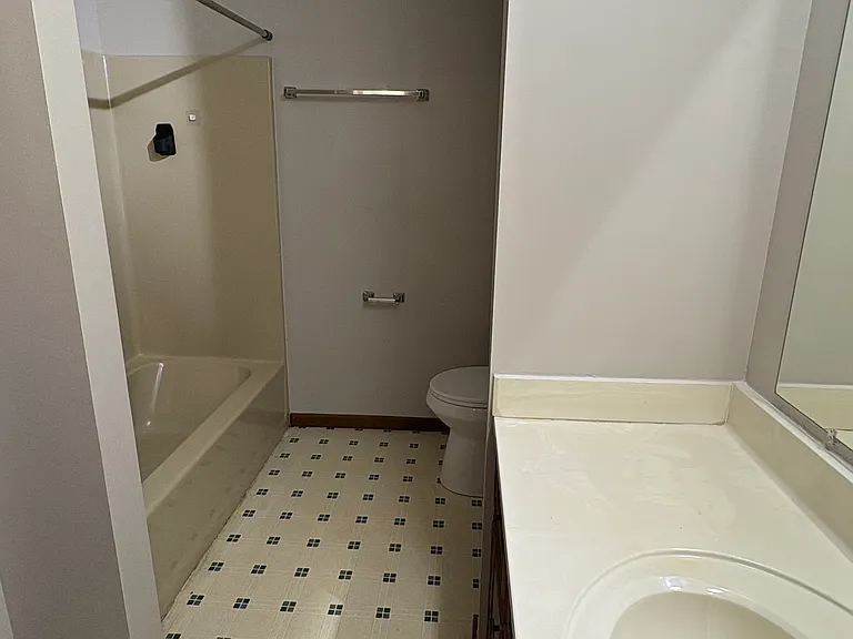 102 Greenwood Ln — Photo 9