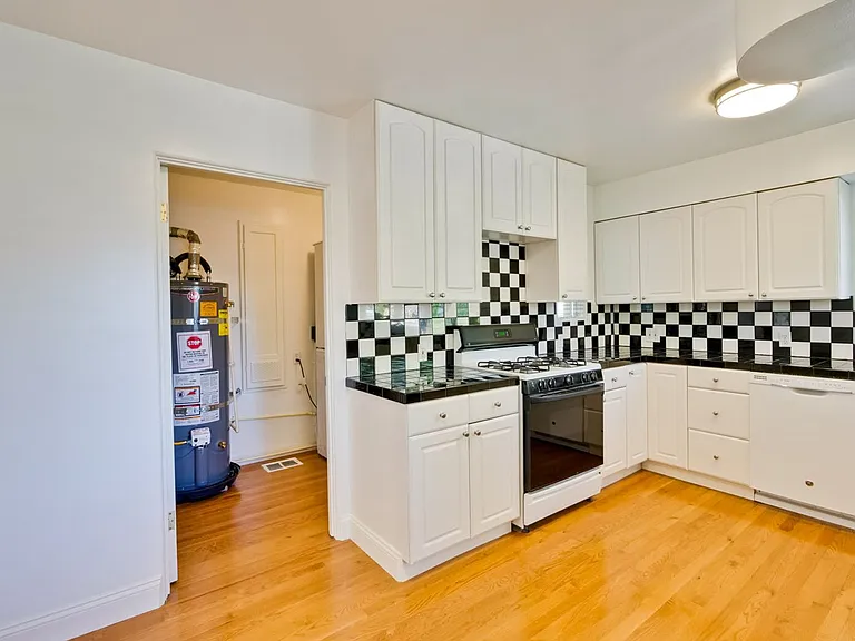 2990 Cowper St — Photo 19