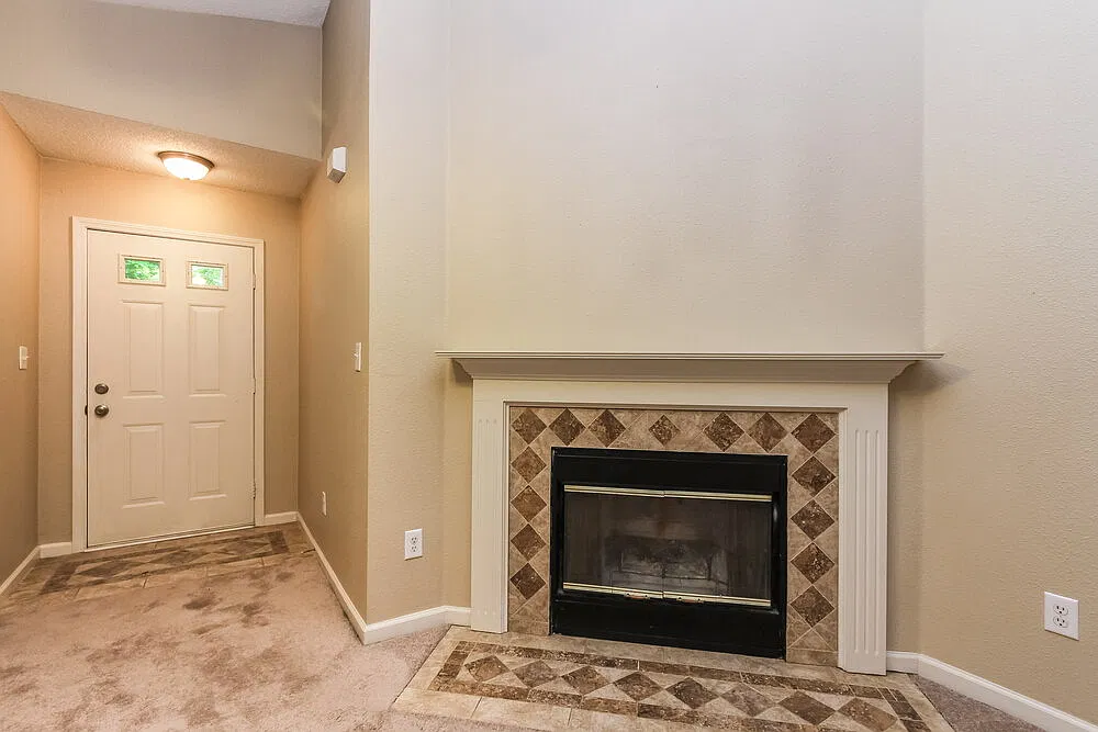 3 bed, 2.0 bath, 1319 sqft, $1,850 — Photo 2