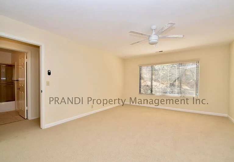 1033 Susan Way — Photo 9