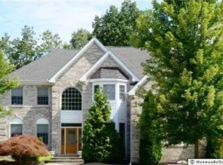 13 Salvatore Dr, Lakewood, NJ 08701