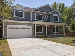 6204 Greentree Rd, Bethesda, MD 20817