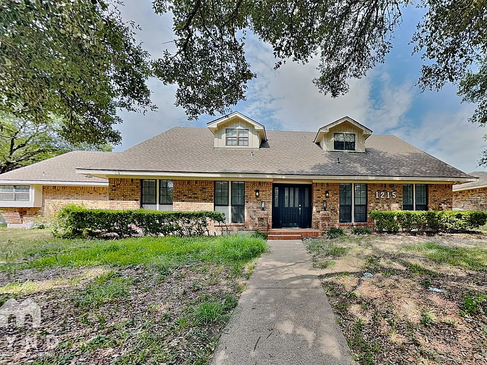1215 Spring Lake Dr