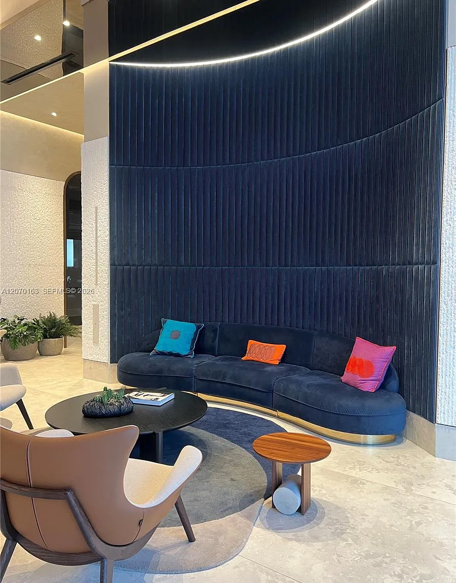Eleven Residences — Photo 2