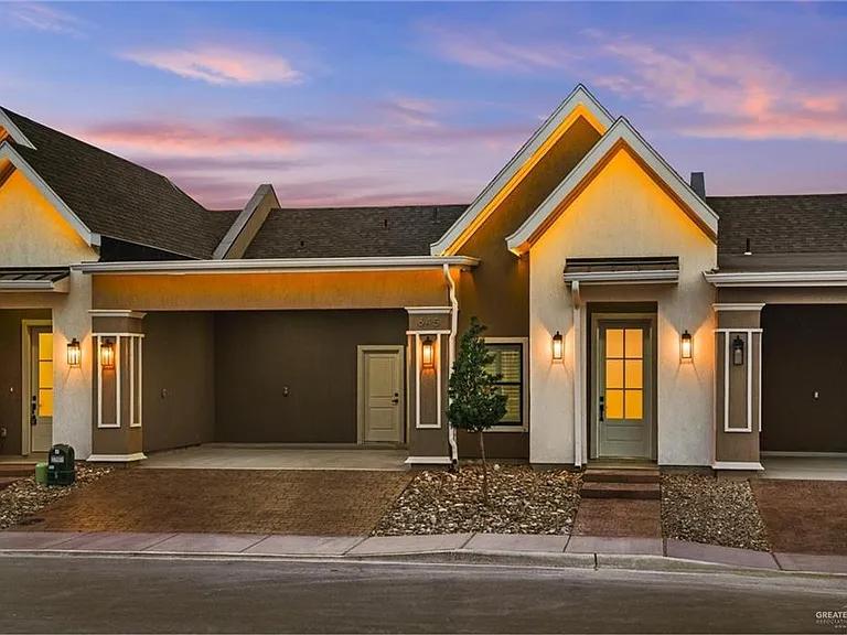 645 Esplanade Cir — Photo 1
