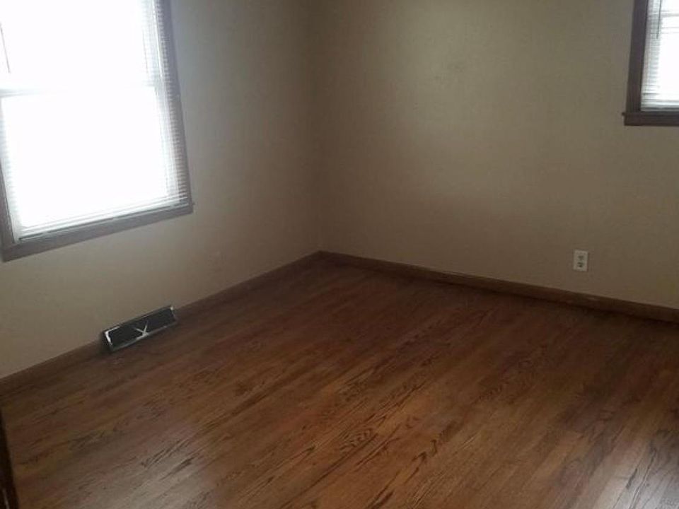 2nd image of 712 Owen St NW