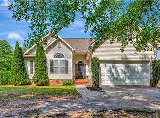 593 Pineland Meadows Rd, Belton, SC 29627