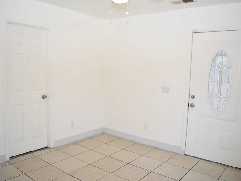 249 S 33rd St — Photo 14