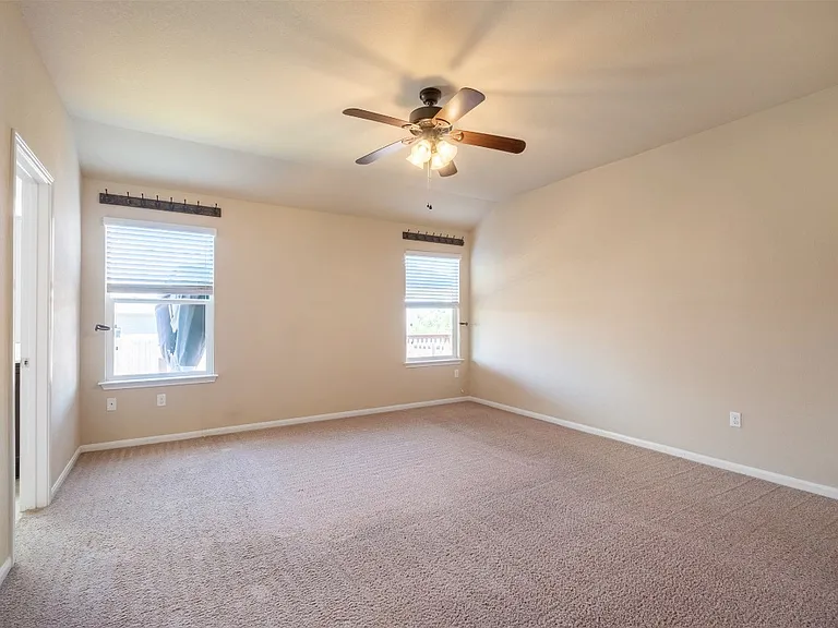 118 Leona River Trl — Photo 45
