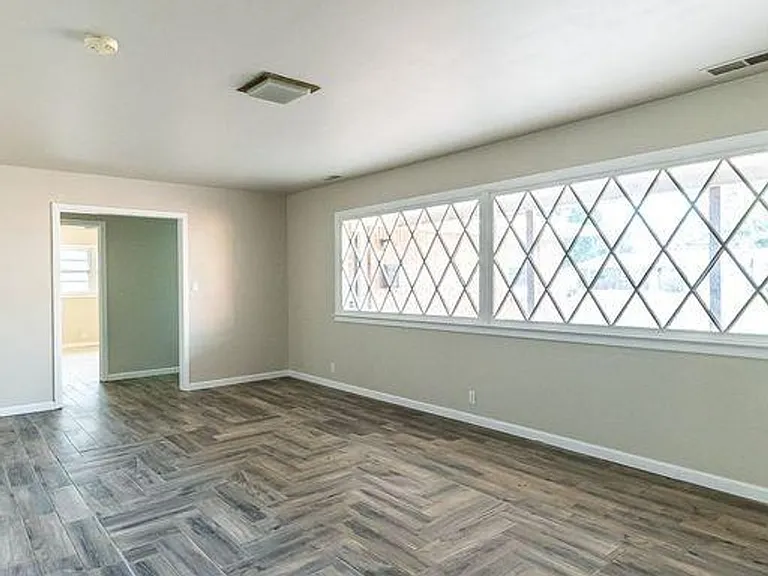 2110 65th St — Photo 24