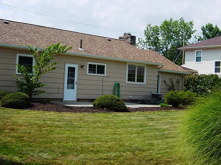 144 Taft Ave NE — Photo 3