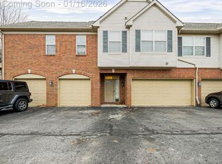 23461 Williamsburg Cir, Woodhaven, MI 48183