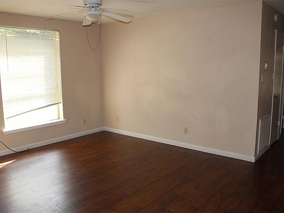 4th image of 220 Westward Ave APT B