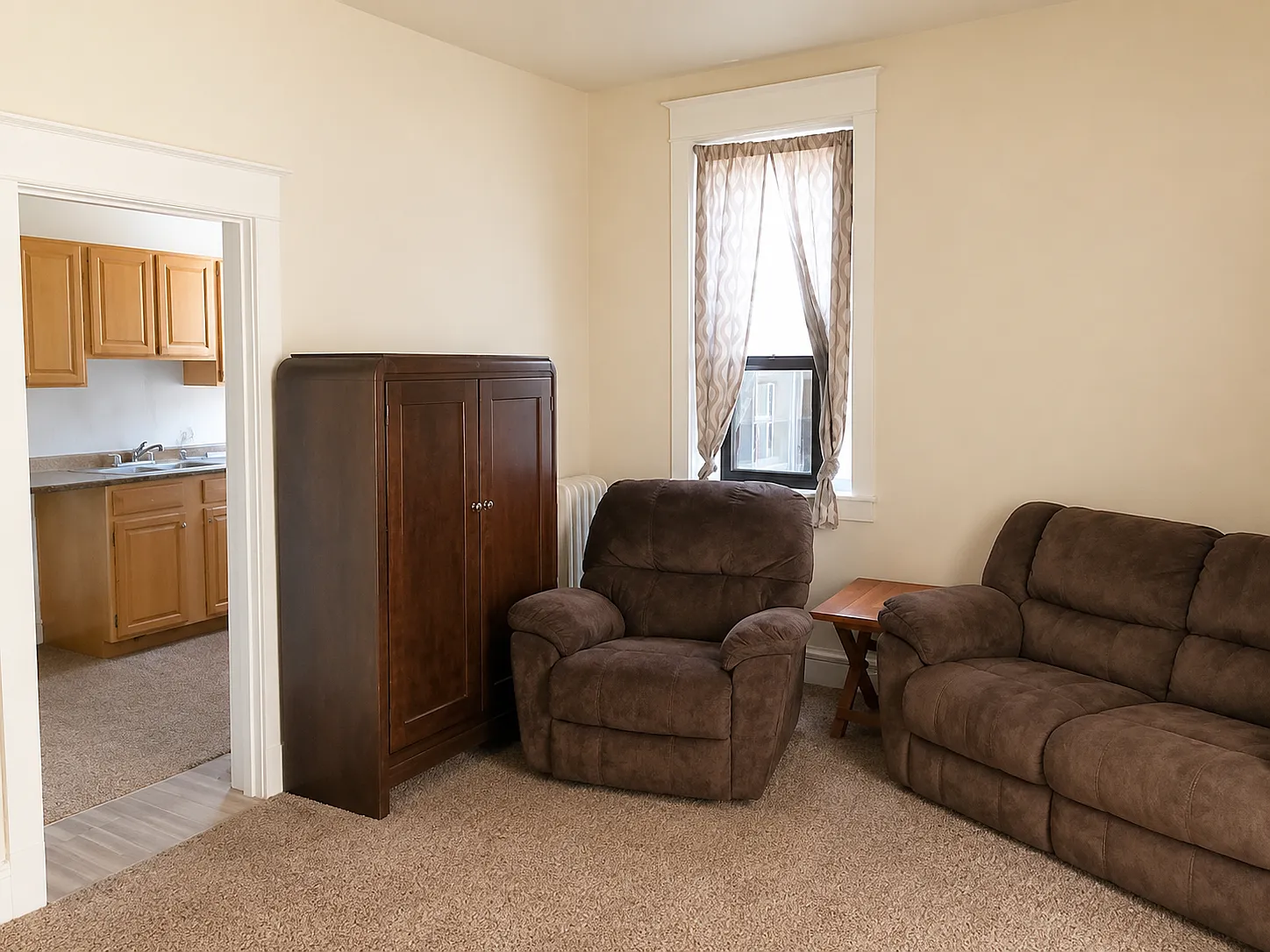 3 bed, $1,075 — Photo 3