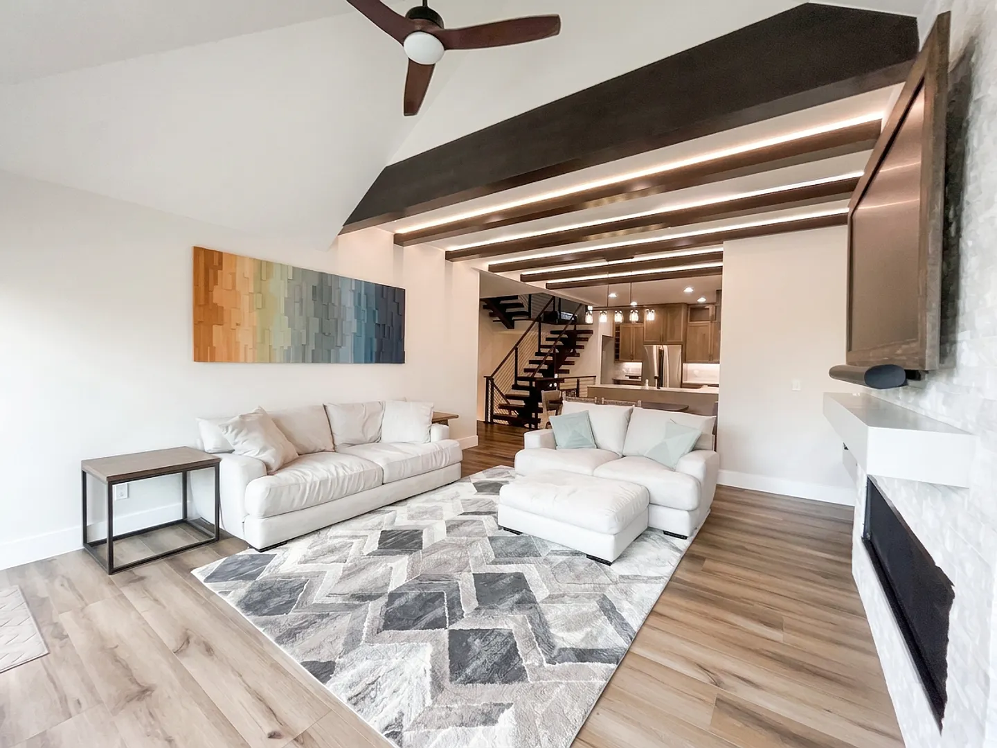 High-End 3BR/2.5 BA. 1/2 Block to Main Street! 5 Minute Walk to Gondola! — Photo 3