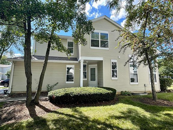2nd image of 122 Lilac Ln