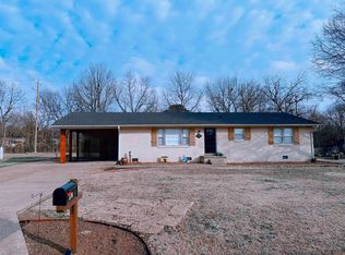 376 Sunset Dr, Lexington, TN 38351