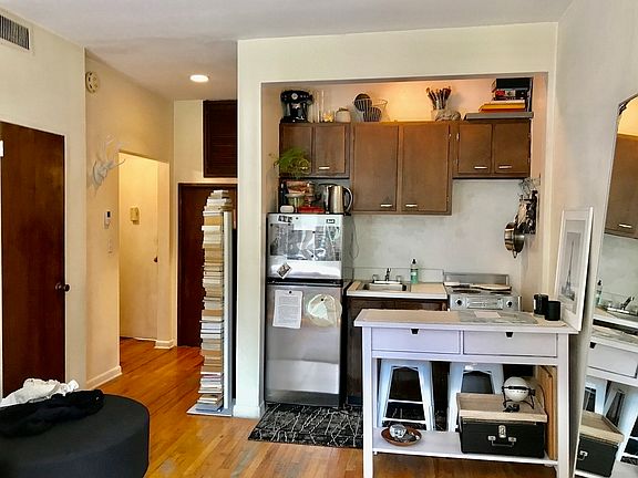 3rd image of 45 W 94th St #3A