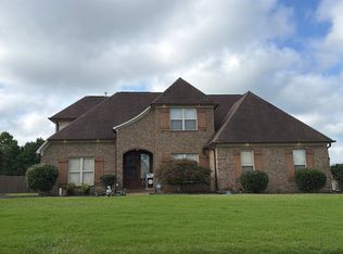 8 Ravenwood Dr, Jackson, TN 38305