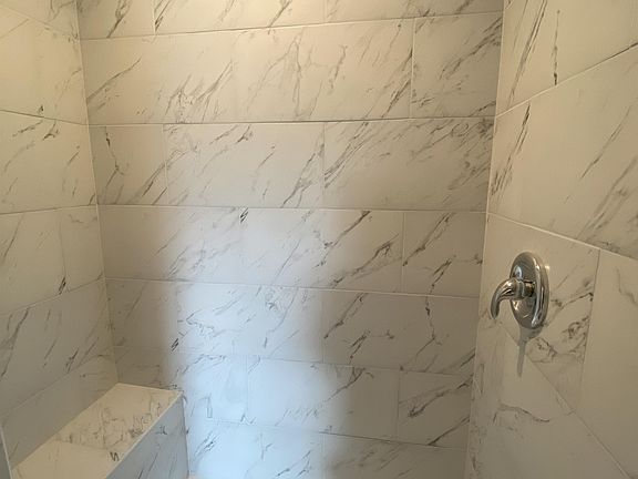 5th image of 6720 N Damen Ave #3B